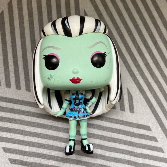 Funko pop- Frankie Stein 369 - Picture 2 of 5